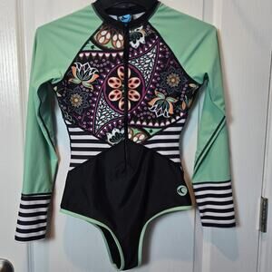 Wave Life Ladies zip front sz XS rash guard swimsuit long sleeve
